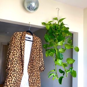 Super cute blazer! Goes with everything. Can be worn to work or out.